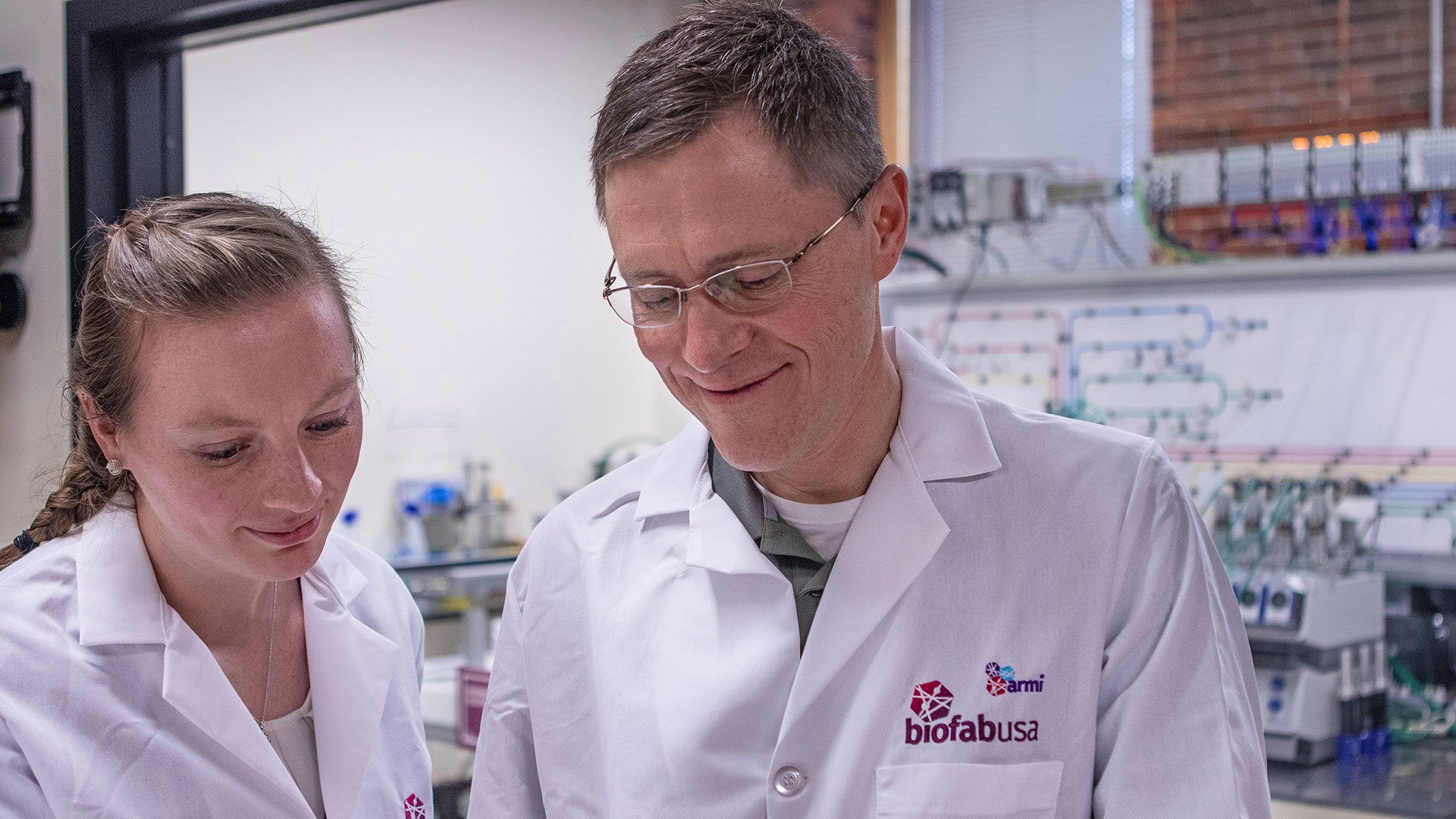 ARMI | BioFabUSA CTO Tom Bollenbach   consults with Dr. Mary Clare McCorry, director of technology and process development at  the ARMI institute. 